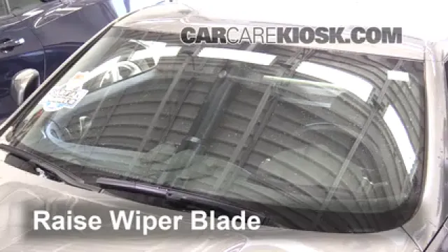 2016 Nissan 370Z 3.7L V6 Coupe Balais essuie-glace avant Changer les balais des essuie-glace